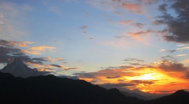 Sunrise at Poon Hill... 